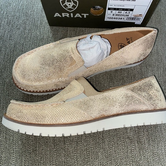 SUPER CUTE AND COMFY Ariat Women’s cruiser flex loafer in rose gold leather - Picture 3 of 6